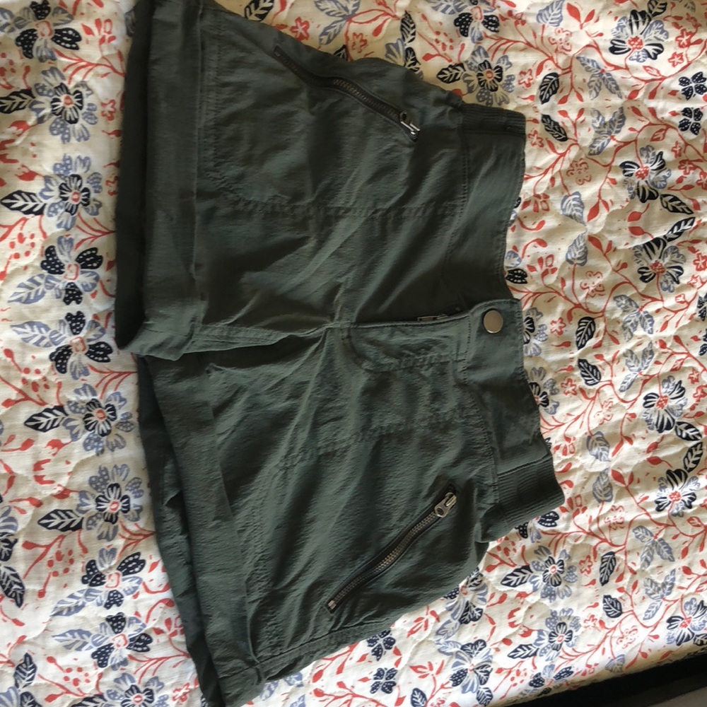 Athleta Trekkie shorts